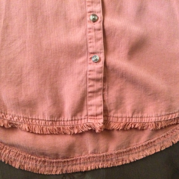 Top with cute fringe on the bottom - Picture 2 of 6